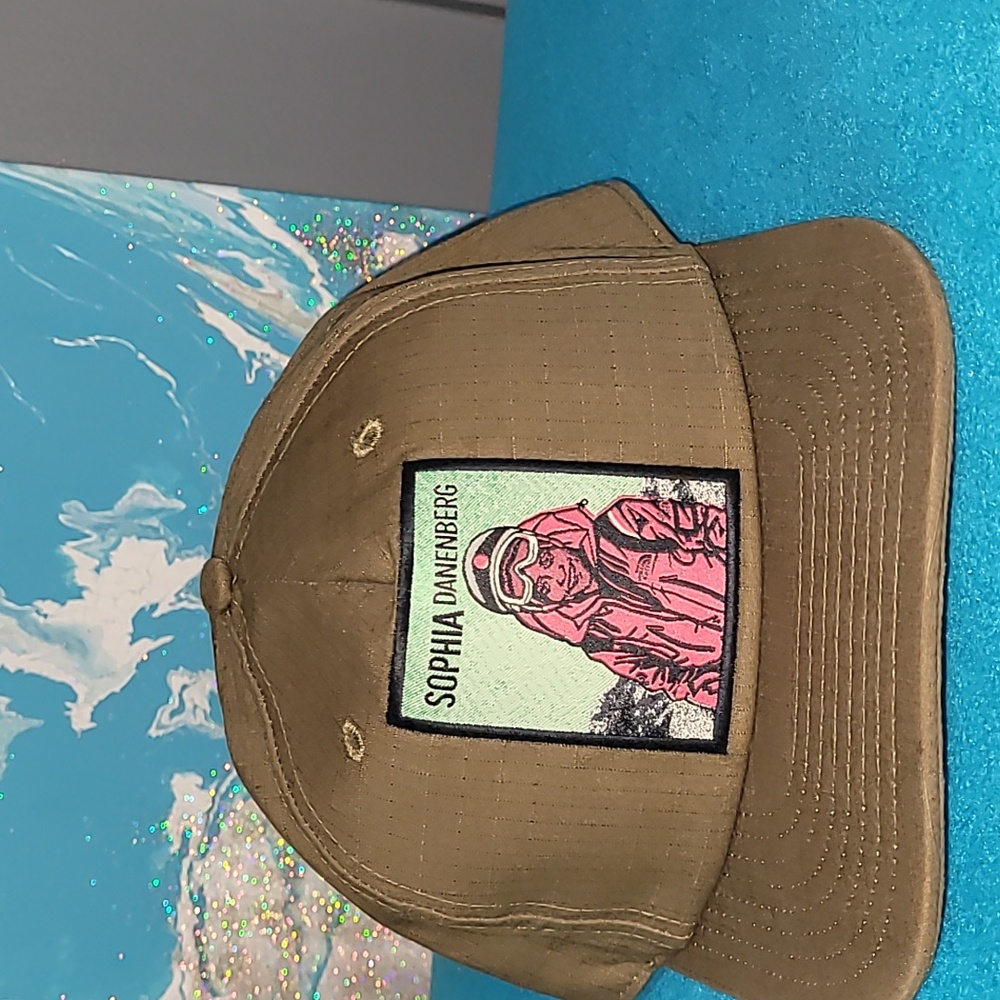 Northface Trucker Hat ( Sophia Danenberg)